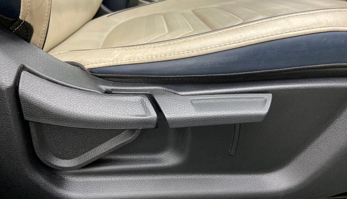 2022 KIA CARENS LUXURY PLUS 1.5 DIESEL AT 6 STR, Diesel, Automatic, 67,656 km, Driver Side Adjustment Panel