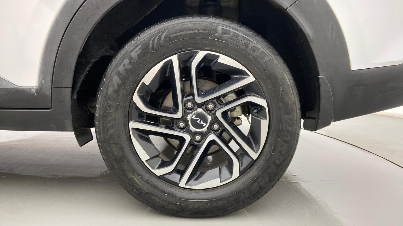 2022 KIA CARENS LUXURY PLUS 1.5 DIESEL AT 6 STR, Diesel, Automatic, 67,656 km, Left Rear Wheel