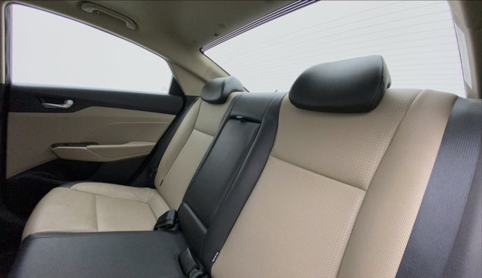 2018 Hyundai Verna 1.6 VTVT SX (O) AT, Petrol, Automatic, 30,613 km, Right Side Rear Door Cabin
