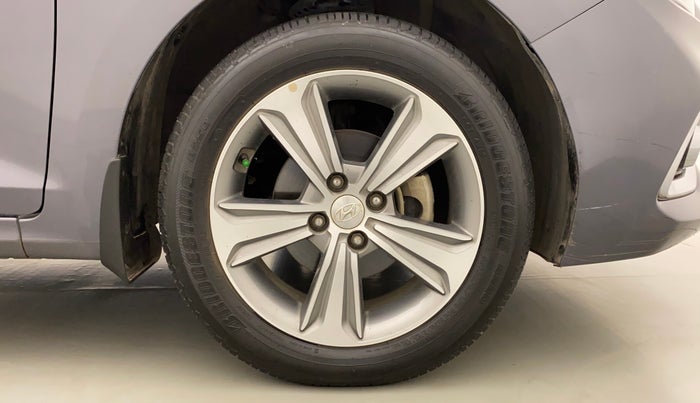 2018 Hyundai Verna 1.6 VTVT SX (O) AT, Petrol, Automatic, 30,613 km, Right Front Wheel