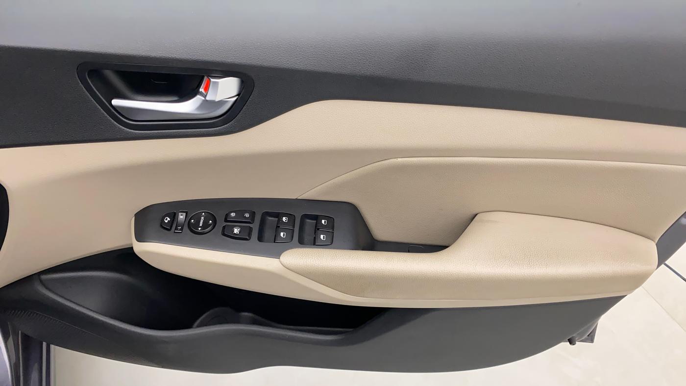2018 Hyundai Verna 1.6 VTVT SX (O) AT, Petrol, Automatic, 30,613 km, Driver Side Door Panels Control