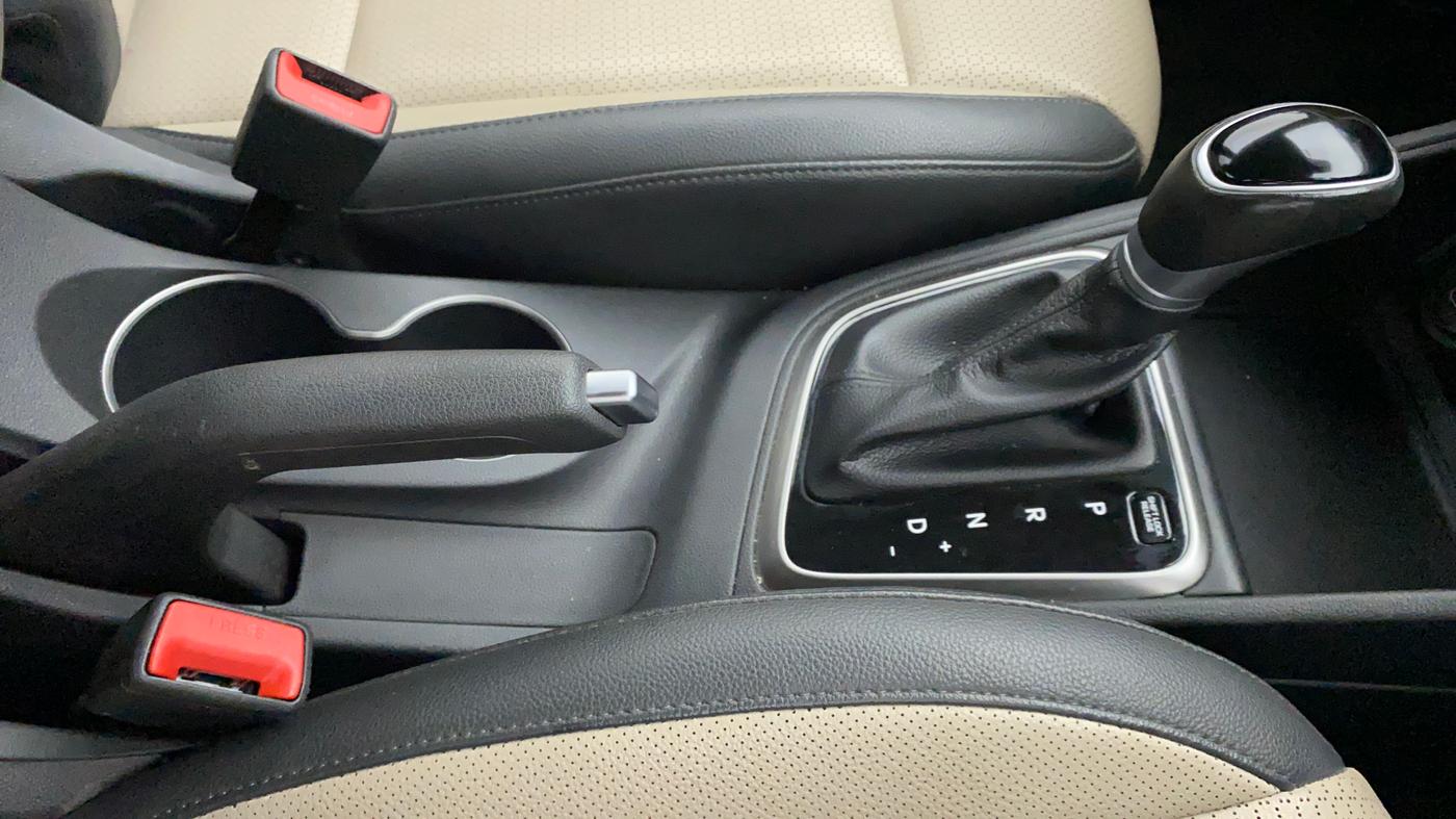 2018 Hyundai Verna 1.6 VTVT SX (O) AT, Petrol, Automatic, 30,613 km, Gear Lever