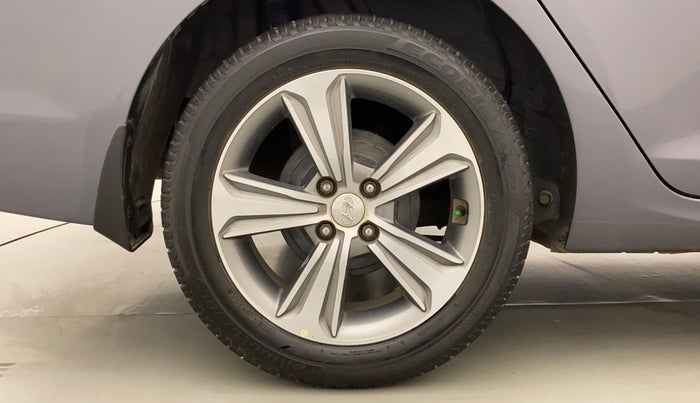 2018 Hyundai Verna 1.6 VTVT SX (O) AT, Petrol, Automatic, 30,613 km, Right Rear Wheel