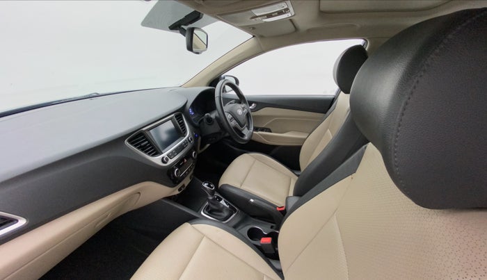 2018 Hyundai Verna 1.6 VTVT SX (O) AT, Petrol, Automatic, 30,613 km, Right Side Front Door Cabin
