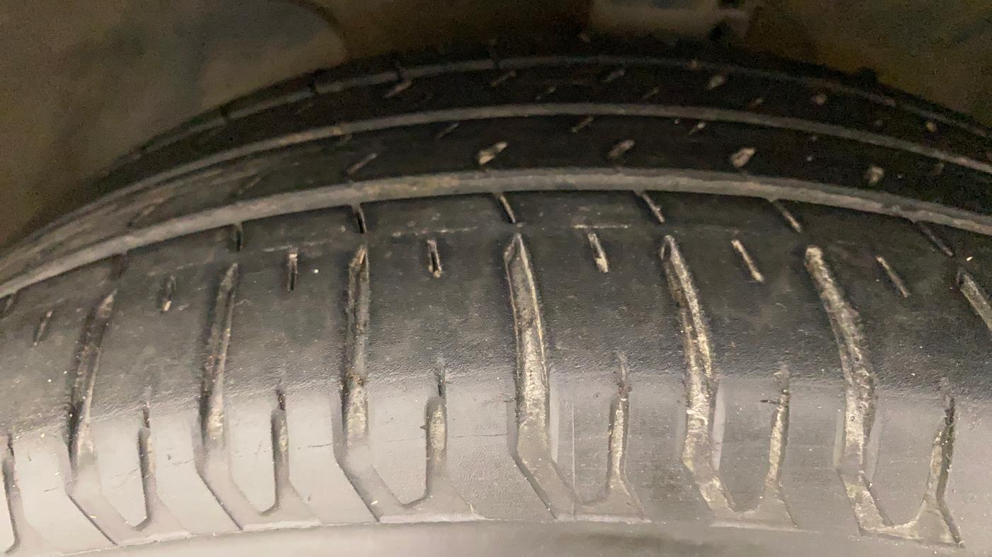 2018 Hyundai Verna 1.6 VTVT SX (O) AT, Petrol, Automatic, 30,613 km, Left Front Tyre Tread