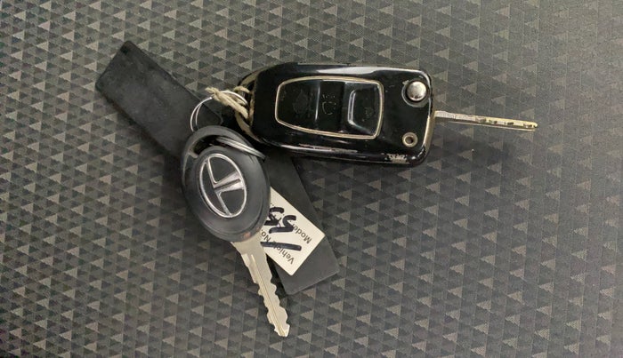 2018 Tata Tiago XZA PETROL, Petrol, Automatic, 33,042 km, Key Close Up