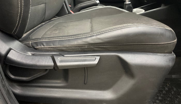 2019 Hyundai VENUE SX(O) 1.4 CRDI, Diesel, Manual, 67,145 km, Driver Side Adjustment Panel