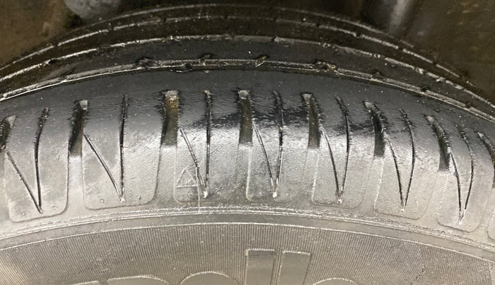 2019 Hyundai VENUE SX(O) 1.4 CRDI, Diesel, Manual, 67,145 km, Left Rear Tyre Tread