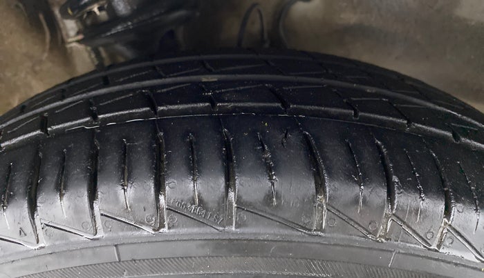2021 Maruti Alto LXI CNG, CNG, Manual, 67,892 km, Right Front Tyre Tread