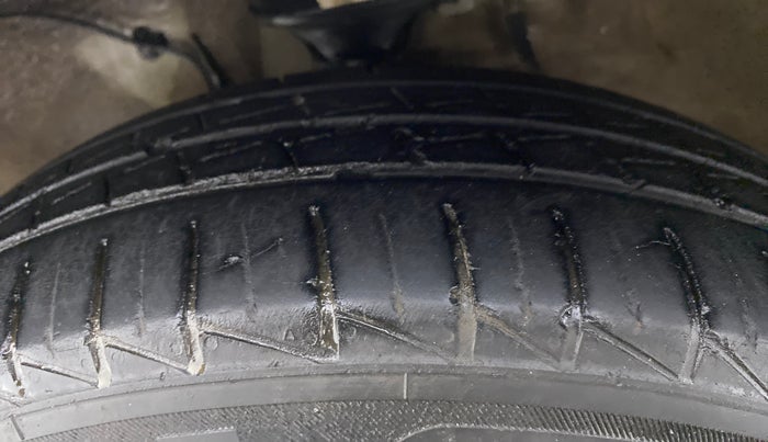 2021 Maruti Alto LXI CNG, CNG, Manual, 67,892 km, Left Front Tyre Tread
