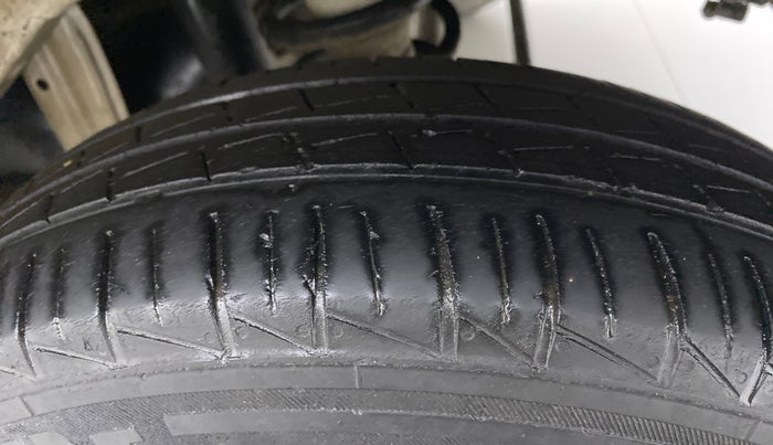 2021 Maruti Alto LXI CNG, CNG, Manual, 67,892 km, Left Rear Tyre Tread