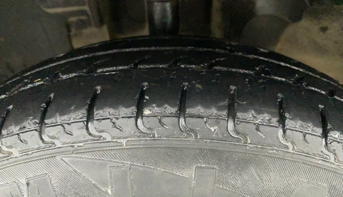 2017 Renault Kwid RXT 0.8, CNG, Manual, 76,809 km, Left Front Tyre Tread