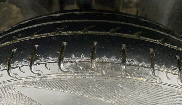 2017 Renault Kwid RXT 0.8, CNG, Manual, 76,809 km, Right Front Tyre Tread