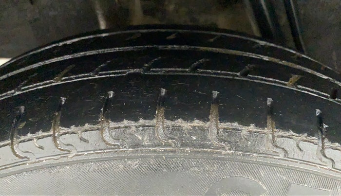 2017 Renault Kwid RXT 0.8, CNG, Manual, 76,809 km, Right Rear Tyre Tread