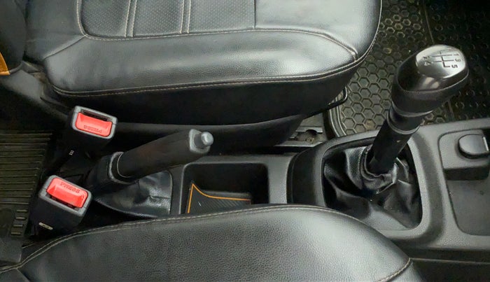 2017 Renault Kwid RXT 0.8, CNG, Manual, 76,809 km, Gear Lever