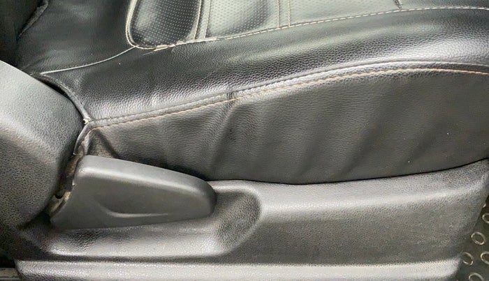 2017 Renault Kwid RXT 0.8, CNG, Manual, 76,809 km, Driver Side Adjustment Panel