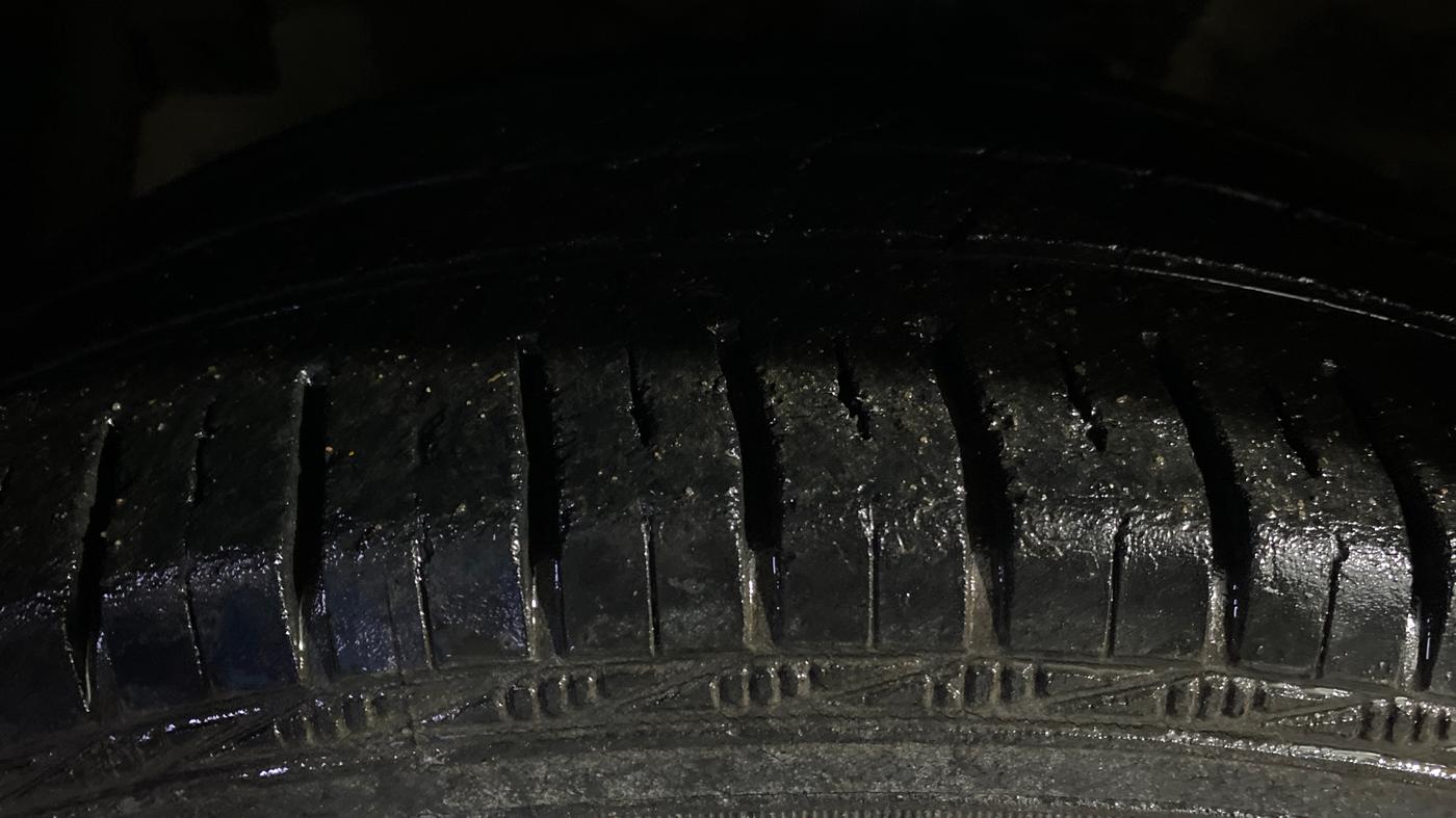 2013 Maruti Swift Dzire ZXI, Petrol, Manual, 31,433 km, Left Front Tyre Tread