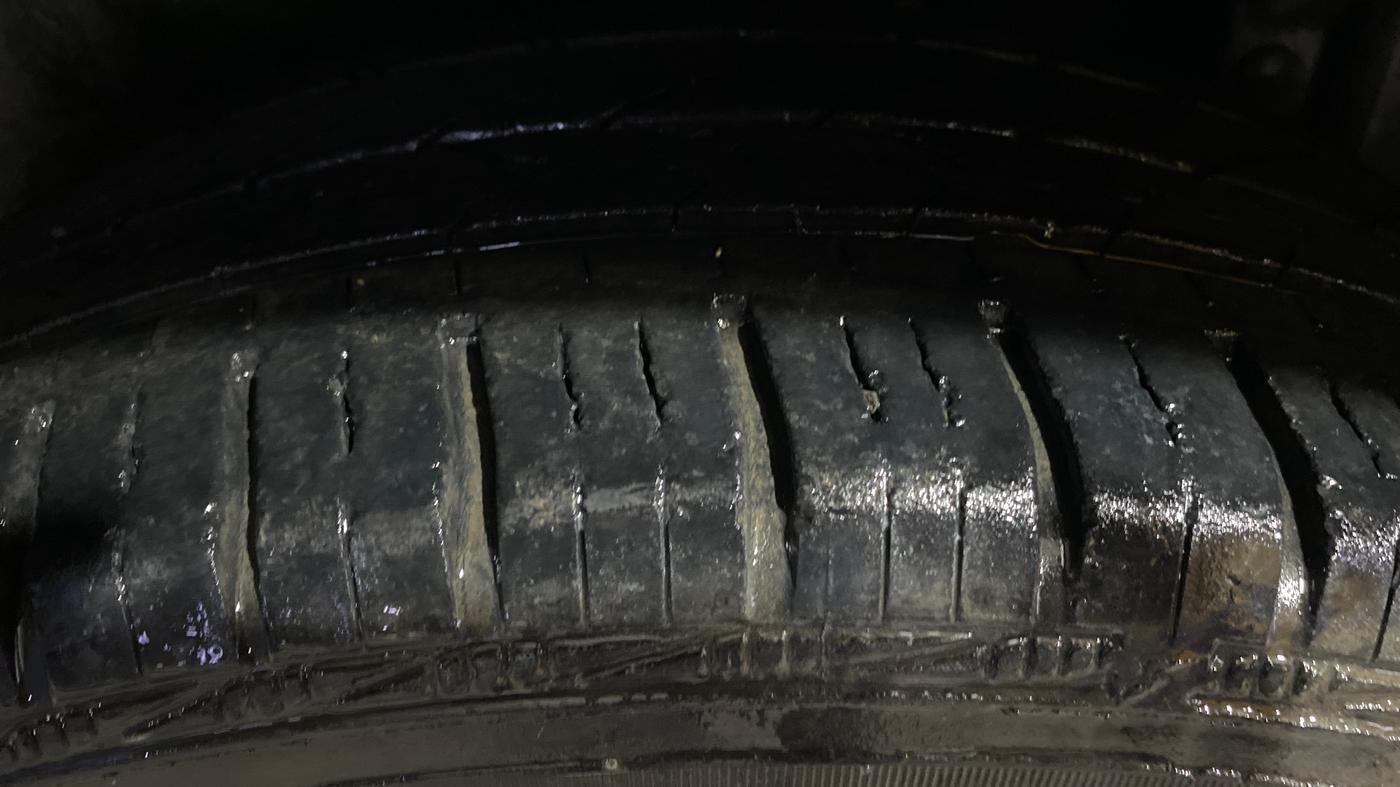 2013 Maruti Swift Dzire ZXI, Petrol, Manual, 31,433 km, Left Rear Tyre Tread