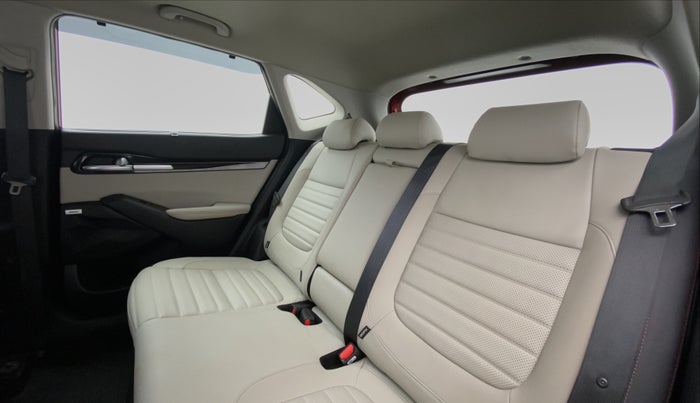 2019 KIA SELTOS GTX+ 1.4 MT, Petrol, Manual, 14,320 km, Right Side Door Cabin View