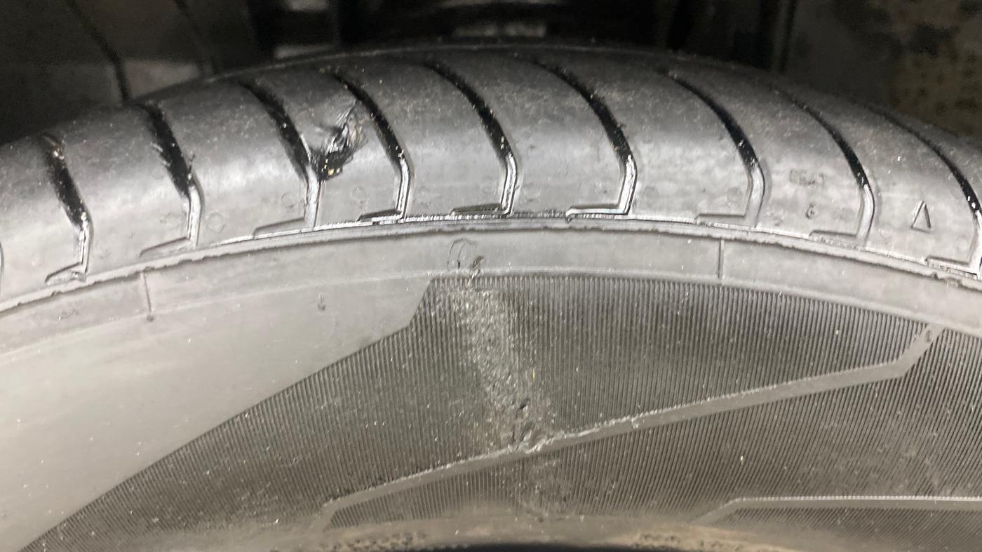 2019 Renault TRIBER RXZ, Petrol, Manual, 59,228 km, Left Front Tyre Tread