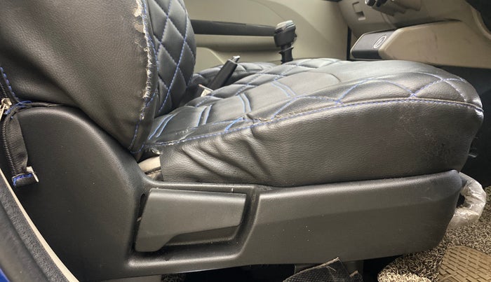 2019 Renault TRIBER RXZ, Petrol, Manual, 59,053 km, Driver Side Adjustment Panel