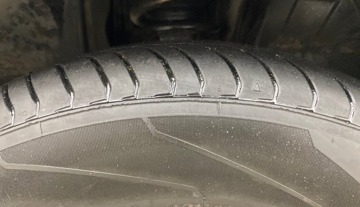 2019 Renault TRIBER RXZ, Petrol, Manual, 59,053 km, Right Front Tyre Tread