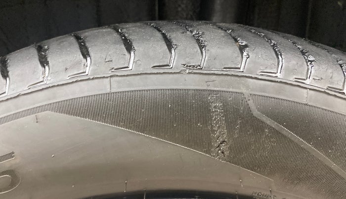 2019 Renault TRIBER RXZ, Petrol, Manual, 59,053 km, Left Rear Tyre Tread