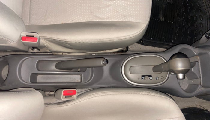 2013 Nissan Micra XV CVT, Petrol, Automatic, 85,425 km, Gear Lever