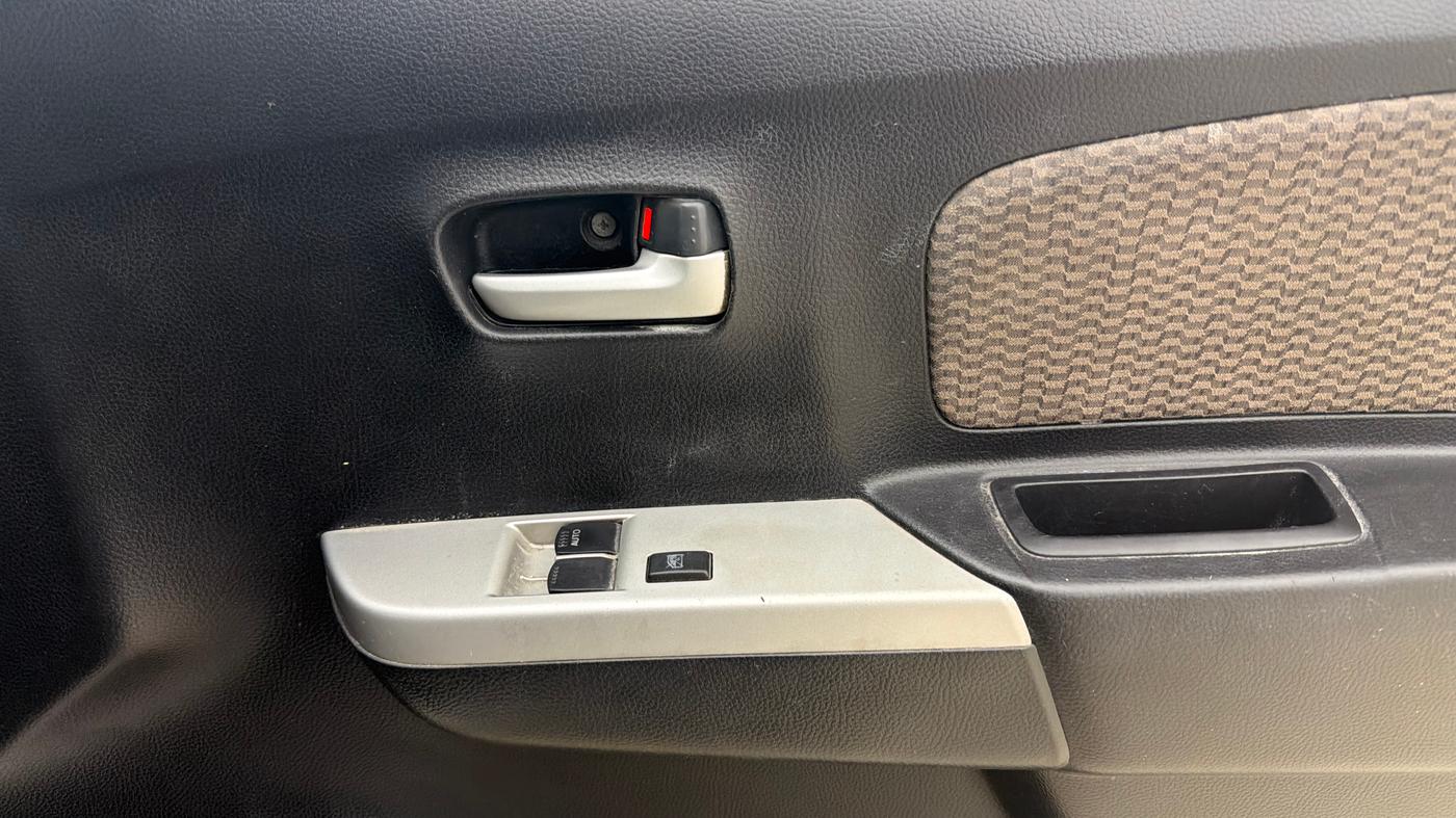 2015 Maruti Wagon R 1.0 LXI, Petrol, Manual, 60,363 km, Driver Side Door Panels Control