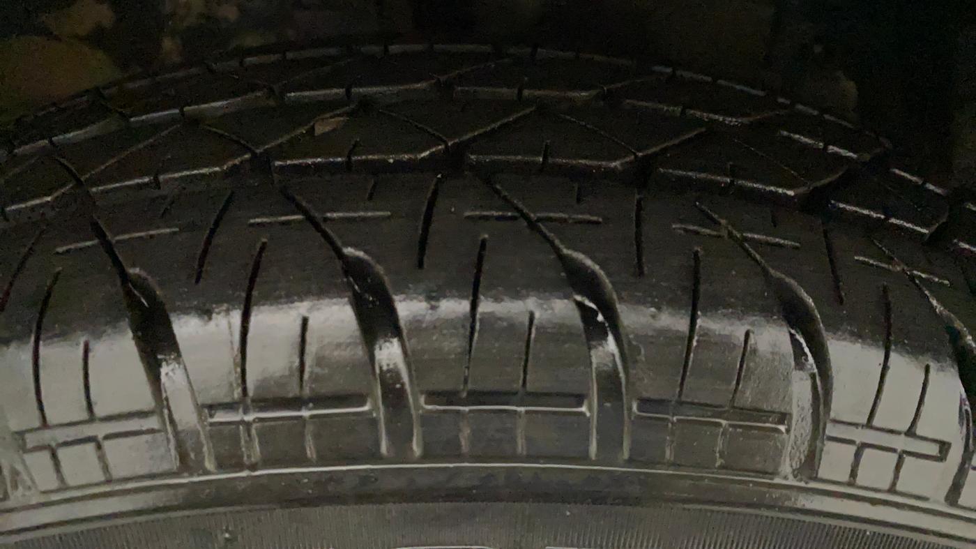2015 Maruti Swift Dzire VXI AT, Petrol, Automatic, 66,734 km, Right Front Tyre Tread