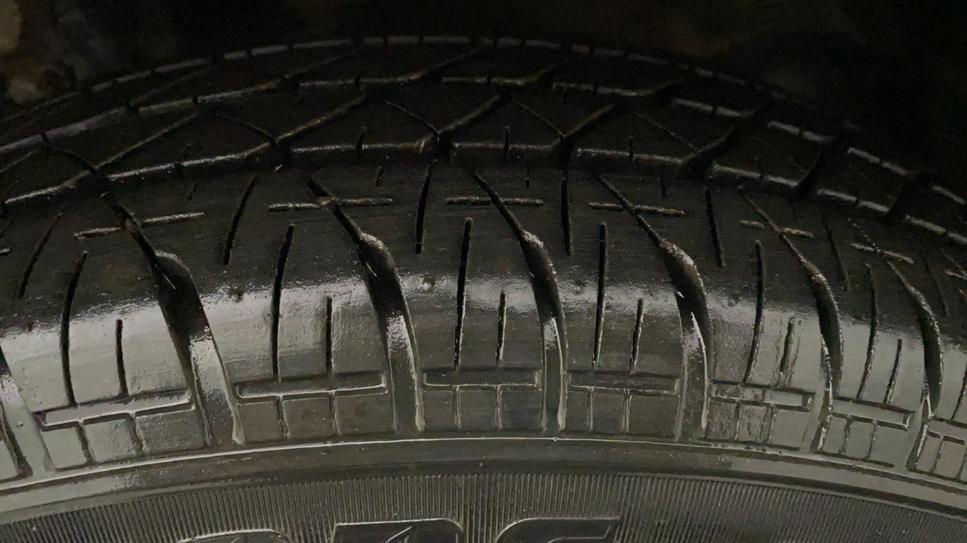 2015 Maruti Swift Dzire VXI AT, Petrol, Automatic, 66,734 km, Left Front Tyre Tread