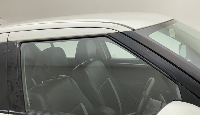 2017 Maruti Swift LXI (O), Petrol, Manual, 94,750 km, Driver-side door - Door visor damaged