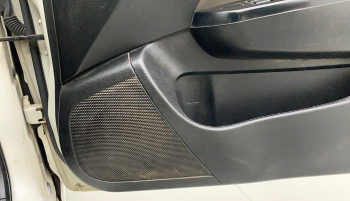 2017 Maruti Swift LXI (O), Petrol, Manual, 94,750 km, Infotainment system - Front speakers missing / not working