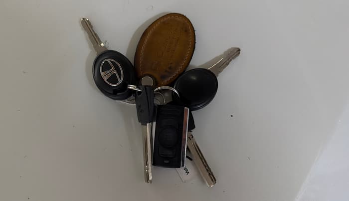 2018 Tata Tiago XE PETROL, Petrol, Manual, 23,112 km, Key Close Up