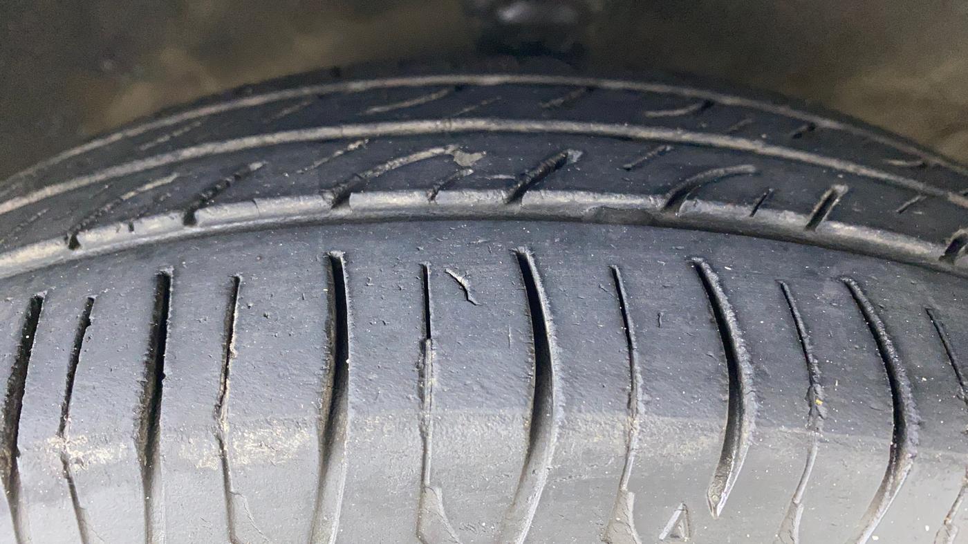 2012 Hyundai Santro Xing GL PLUS, Petrol, Manual, 8,170 km, Right Front Tyre Tread