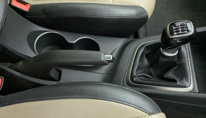 2017 Hyundai Verna 1.6 SX (O) CRDI MT, Diesel, Manual, 1,11,288 km, Gear Lever