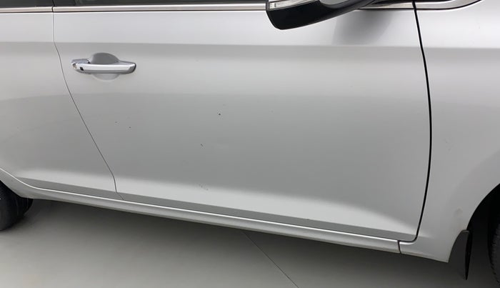 2017 Hyundai Verna 1.6 SX (O) CRDI MT, Diesel, Manual, 1,11,288 km, Driver-side door - Minor scratches