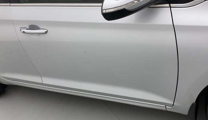 2017 Hyundai Verna 1.6 SX (O) CRDI MT, Diesel, Manual, 1,11,288 km, Driver-side door - Slightly dented