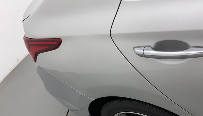 2017 Hyundai Verna 1.6 SX (O) CRDI MT, Diesel, Manual, 1,11,288 km, Right quarter panel - Slightly dented