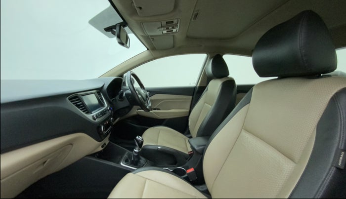 2017 Hyundai Verna 1.6 SX (O) CRDI MT, Diesel, Manual, 1,11,288 km, Right Side Front Door Cabin