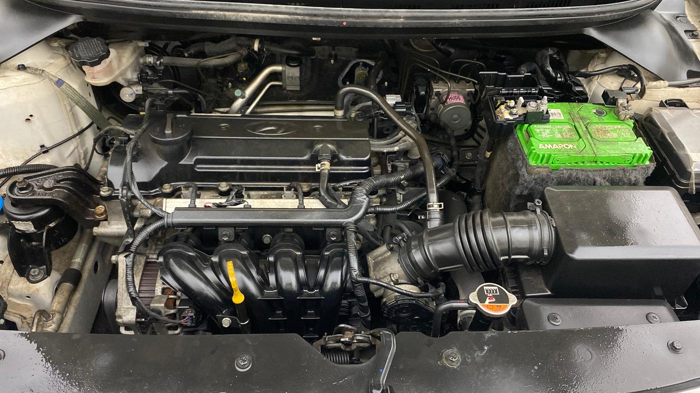 2017 Hyundai i20 Active 1.2 SX, Petrol, Manual, 37,895 km, Engine View