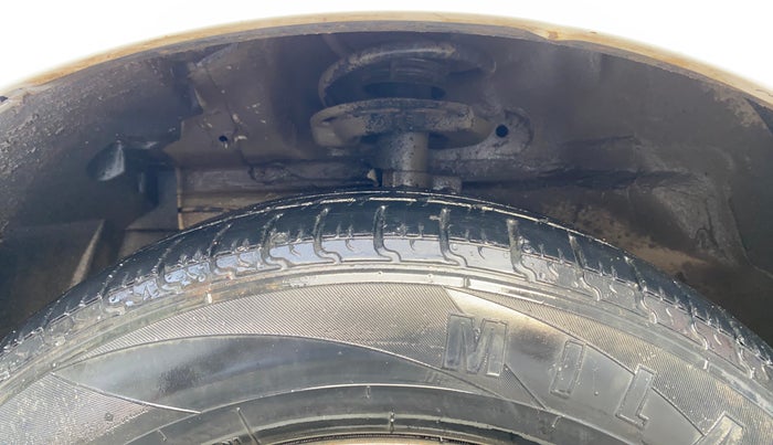 2017 Maruti Ertiga VXI, Petrol, Manual, 57,734 km, Left Front Tyre Tread