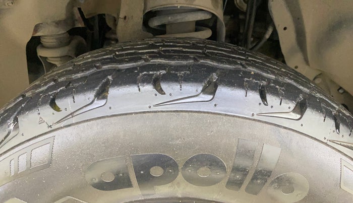 2016 Mahindra TUV300 T6 PLUS, Diesel, Manual, 67,182 km, Left Front Tyre Tread
