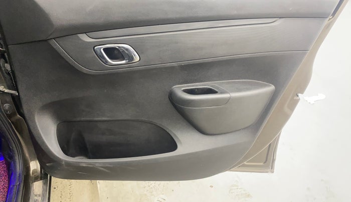 2019 Renault Kwid RXT 0.8 (O), Petrol, Manual, 53,682 km, Driver Side Door Panels Control