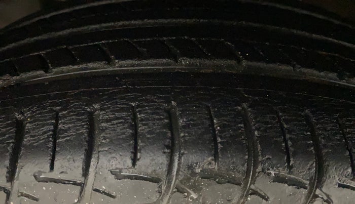 2016 Maruti Baleno DELTA PETROL 1.2, Petrol, Manual, 33,685 km, Left Front Tyre Tread