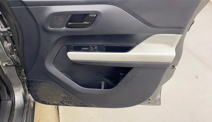 2022 Tata PUNCH PURE MT, Petrol, Manual, 47,445 km, Driver Side Door Panels Control