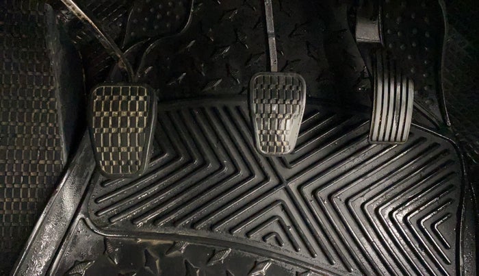 2022 Tata PUNCH PURE MT, Petrol, Manual, 47,445 km, Pedals