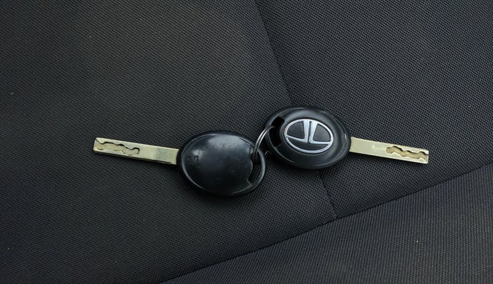 2022 Tata PUNCH PURE MT, Petrol, Manual, 47,445 km, Key Close Up