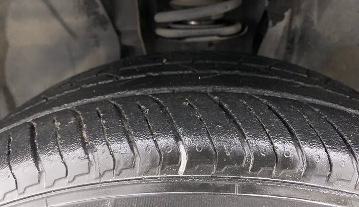 2021 Nissan MAGNITE XV TURBO CVT DUAL TONE, Petrol, Automatic, 25,870 km, Left Front Tyre Tread