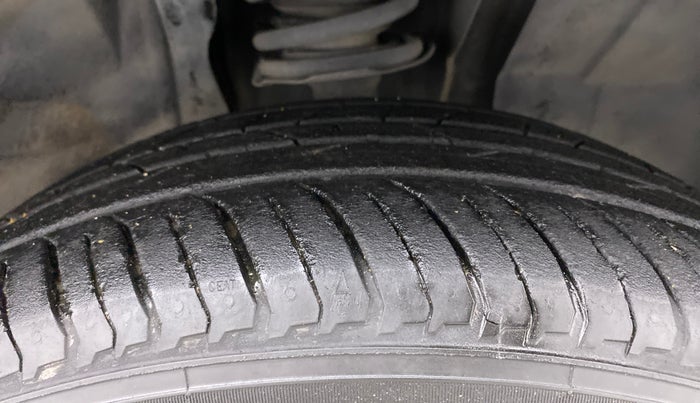 2021 Nissan MAGNITE XV TURBO CVT DUAL TONE, Petrol, Automatic, 25,870 km, Right Front Tyre Tread